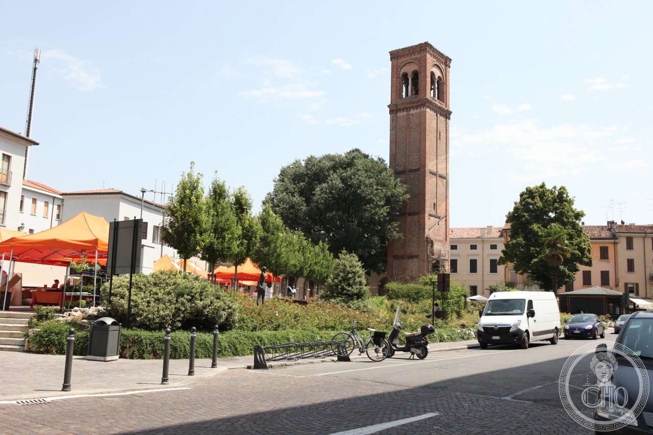 Giardini Lungorio e campanile di San Domenico, Mantova 07-2012