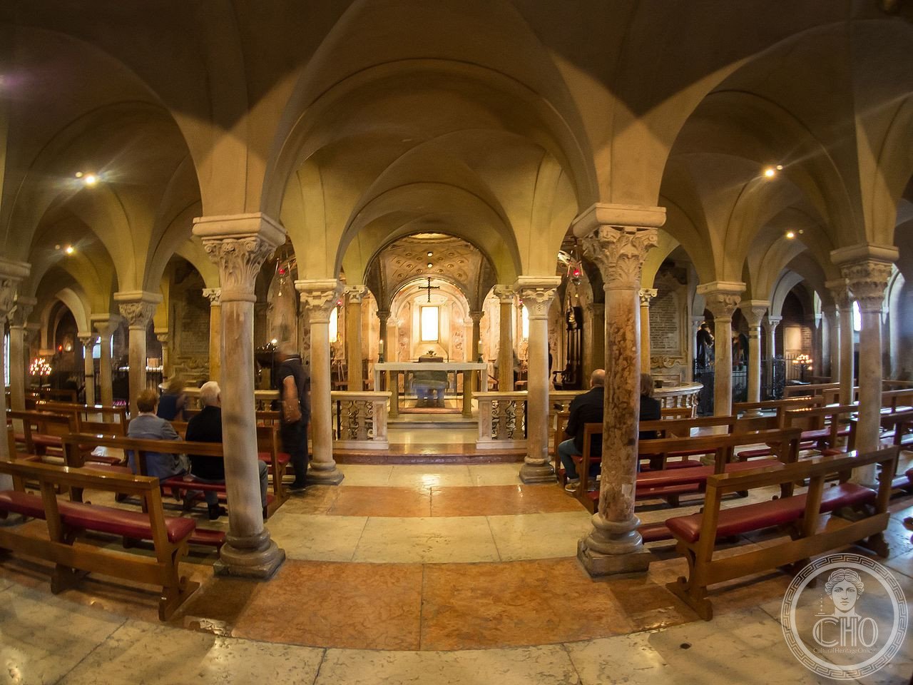 Modena Cathedral inside2