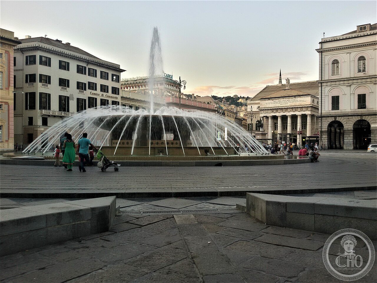 Piazza De Ferrari La Fontana foto 23