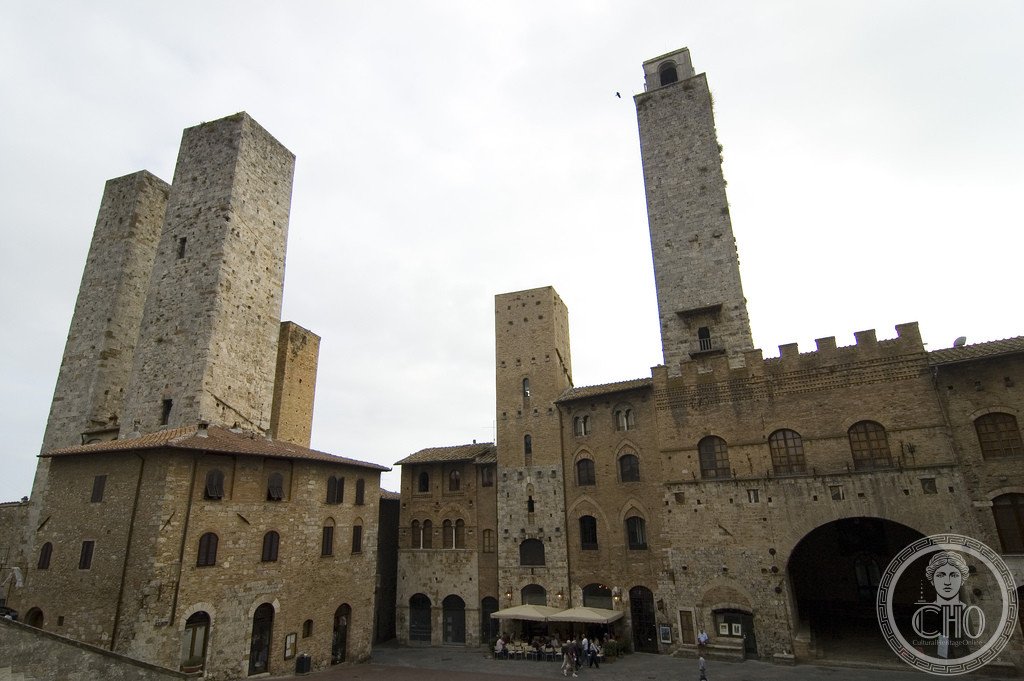 Piazza del duomo in san gimignano