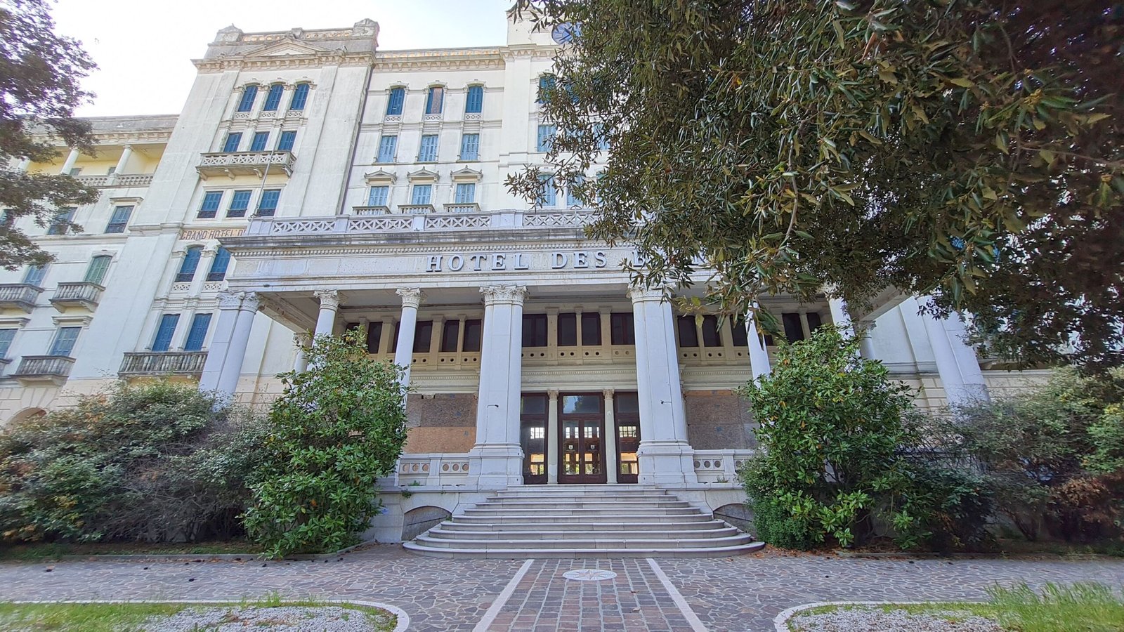 Grand Hotel des Bains, Lido di Venezia — Liberty facade facing the Adriatic, photographed in 2022.