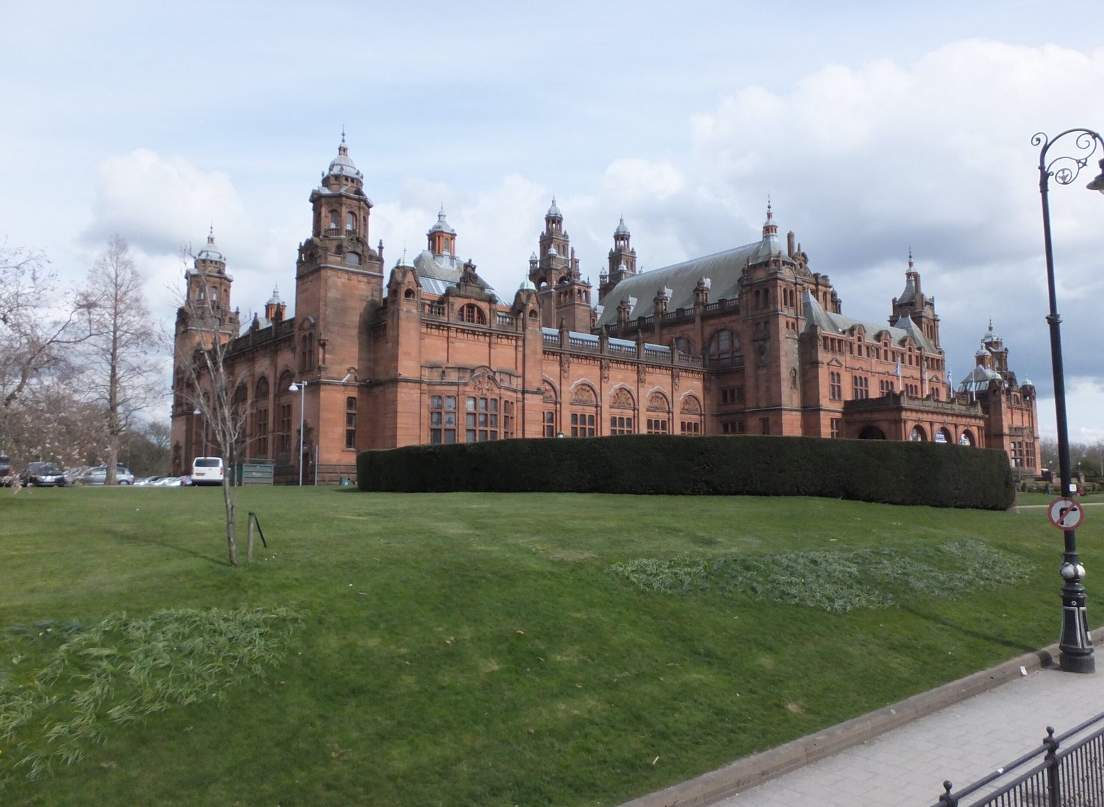 Three-quarter view of the full red-sandstone Kelvingrove building and towers