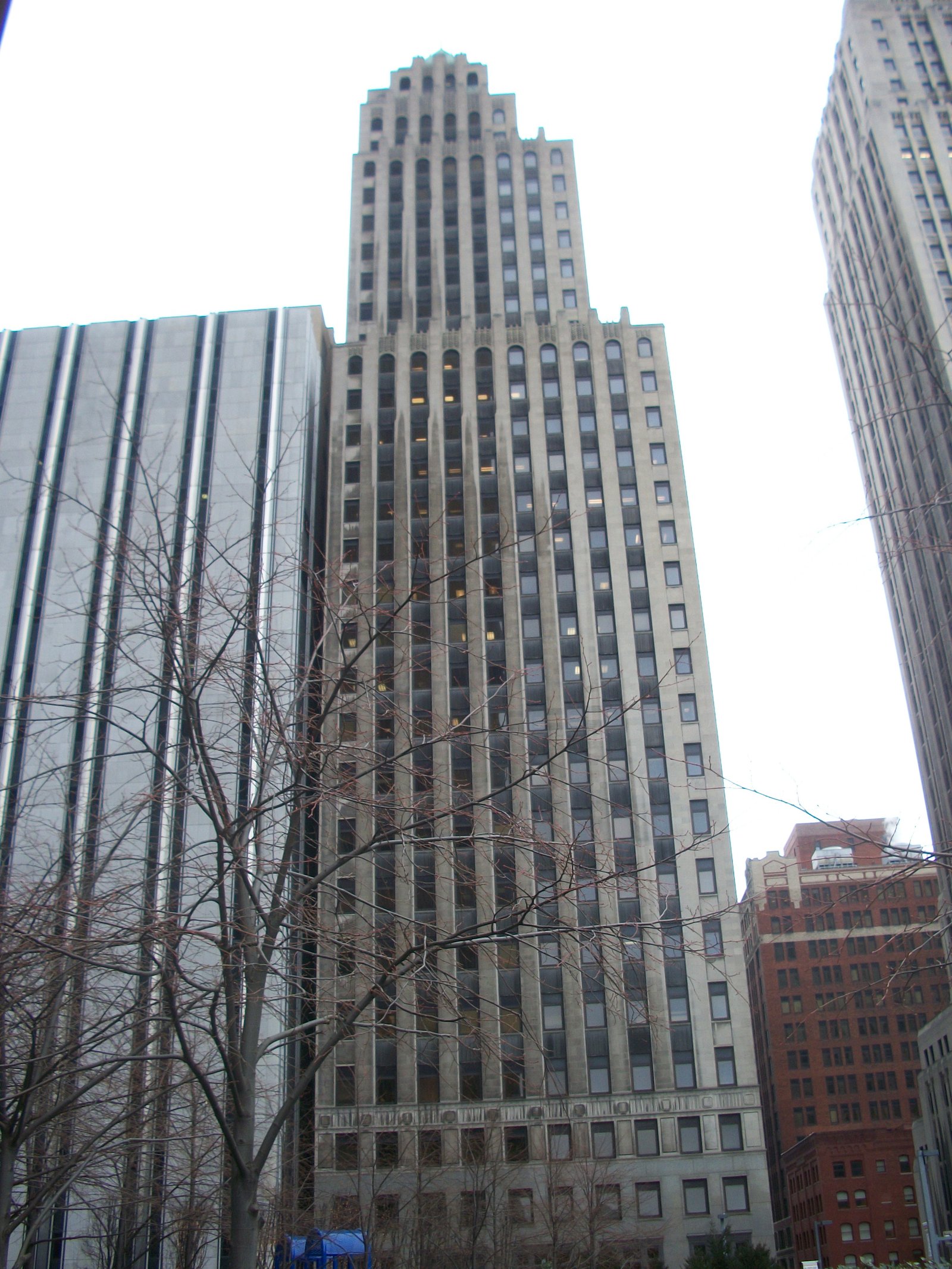 Koppers Building, Pittsburgh — limestone tower with oxidised green copper Gothic crown at 7th Avenue and Grant Street