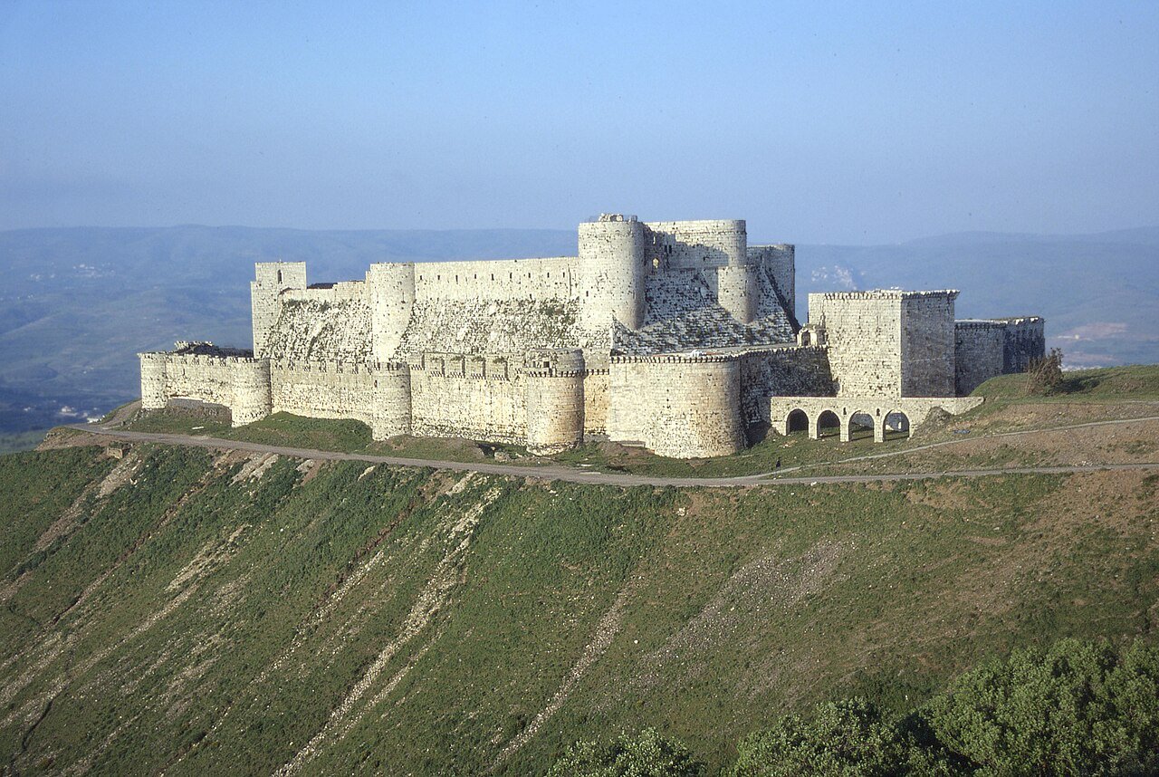 Il Krak des Chevaliers: il castello medievale crociato più integro del mondo, su un promontorio nel Homs Gap, Siria