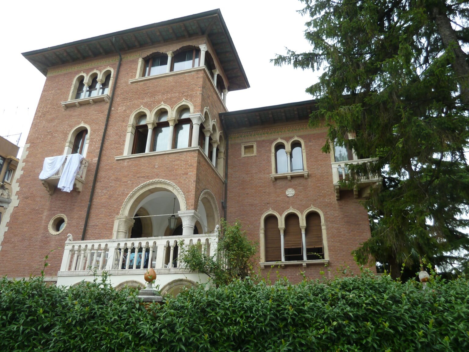 Villa Romanelli on the Lido di Venezia, a brick Liberty villa with arched loggia and maiolica capitals