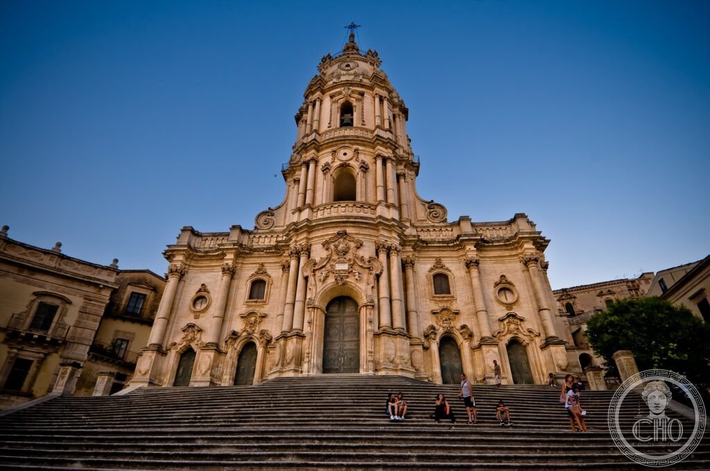 Modica San Giorgio di Gagliardi facciata barocca 1702-1738 scala cioccolato azteco Val di Noto Sicilia RG UNESCO 2002