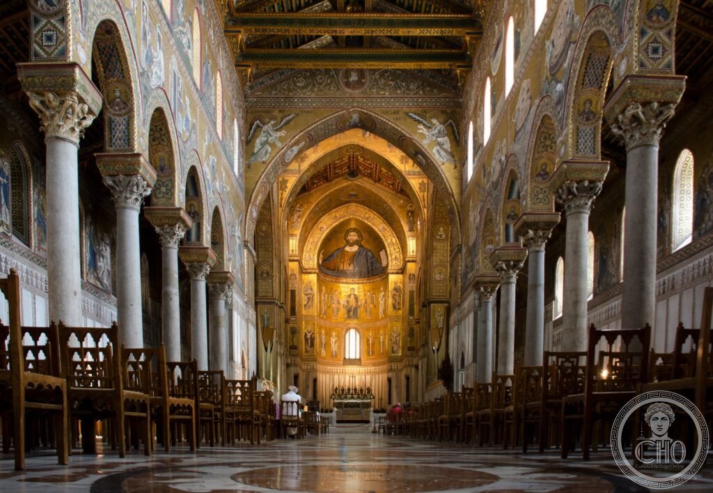 Cattedrale Monreale 1172-1189 mosaici medievali abside Cristo Pantocrator Virgine chiostro benedettino 228 colonnine normanni Sicilia PA UNESCO 2015