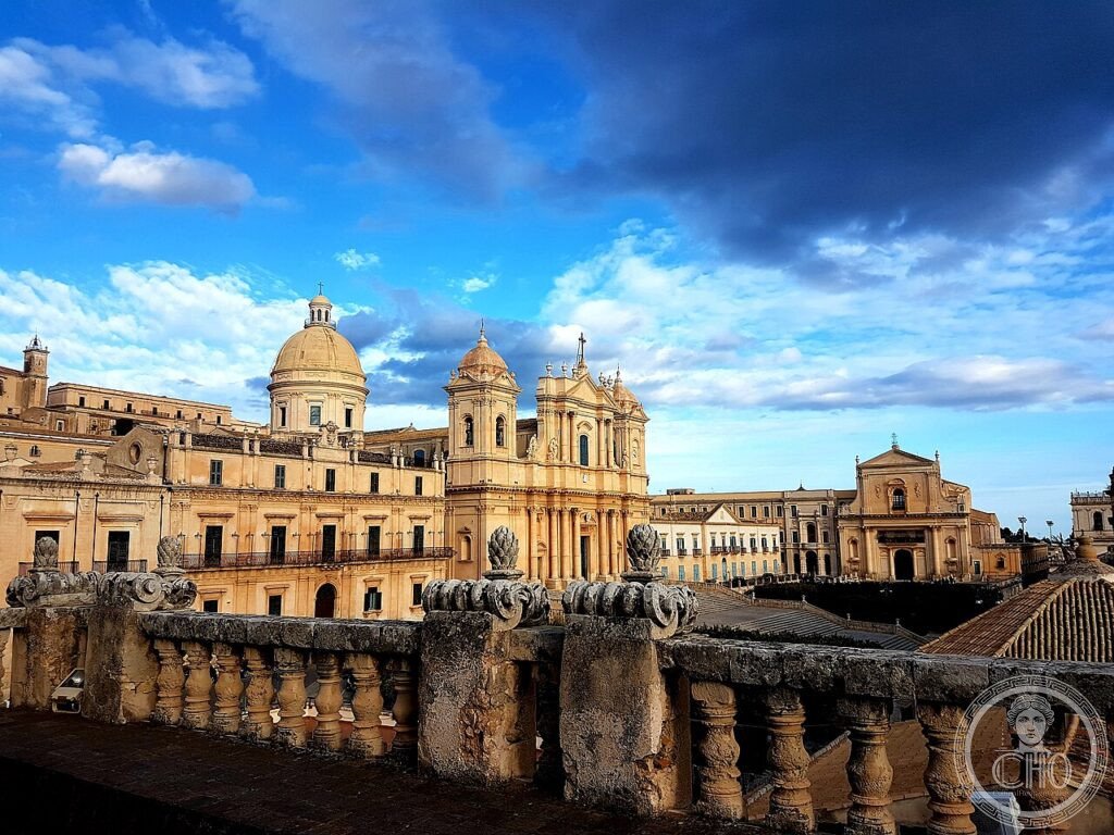 Noto Duomo San Nicolò cattedrale barocca facciata pietra dorata Val di Noto 1693 Sicilia UNESCO 2002