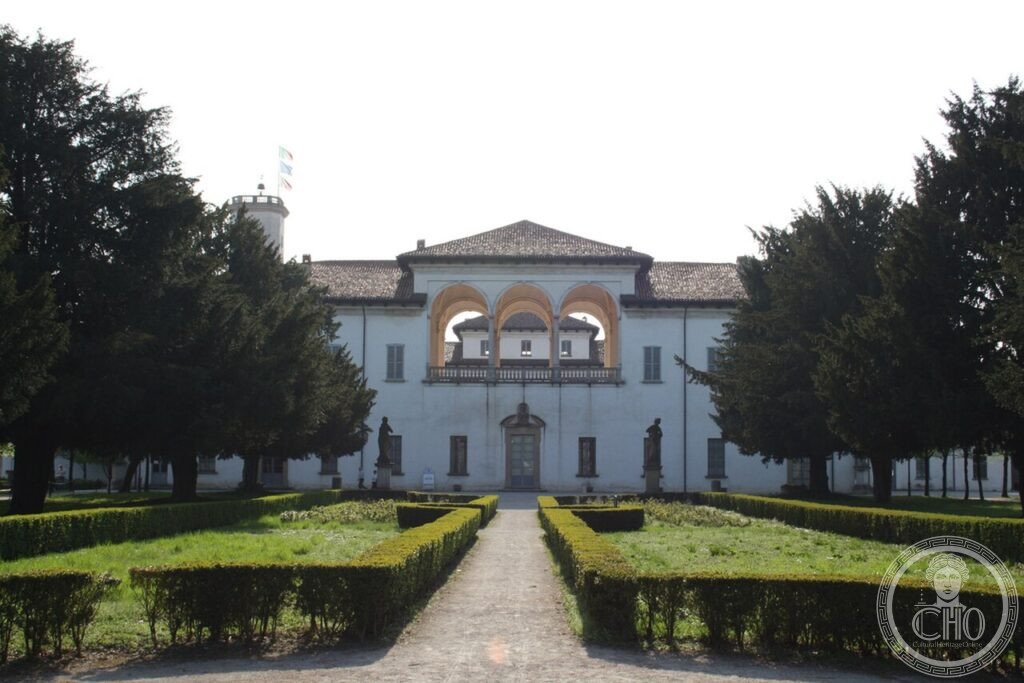 Palazzo Arese Borromeo Cesano Maderno Milano facciata barocca 1648 affreschi ciclo mitologico FAI