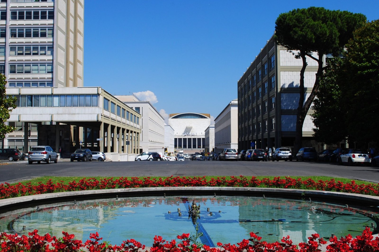 The Palazzo dei Congressi closing the axis of Viale della Civilta del Lavoro.