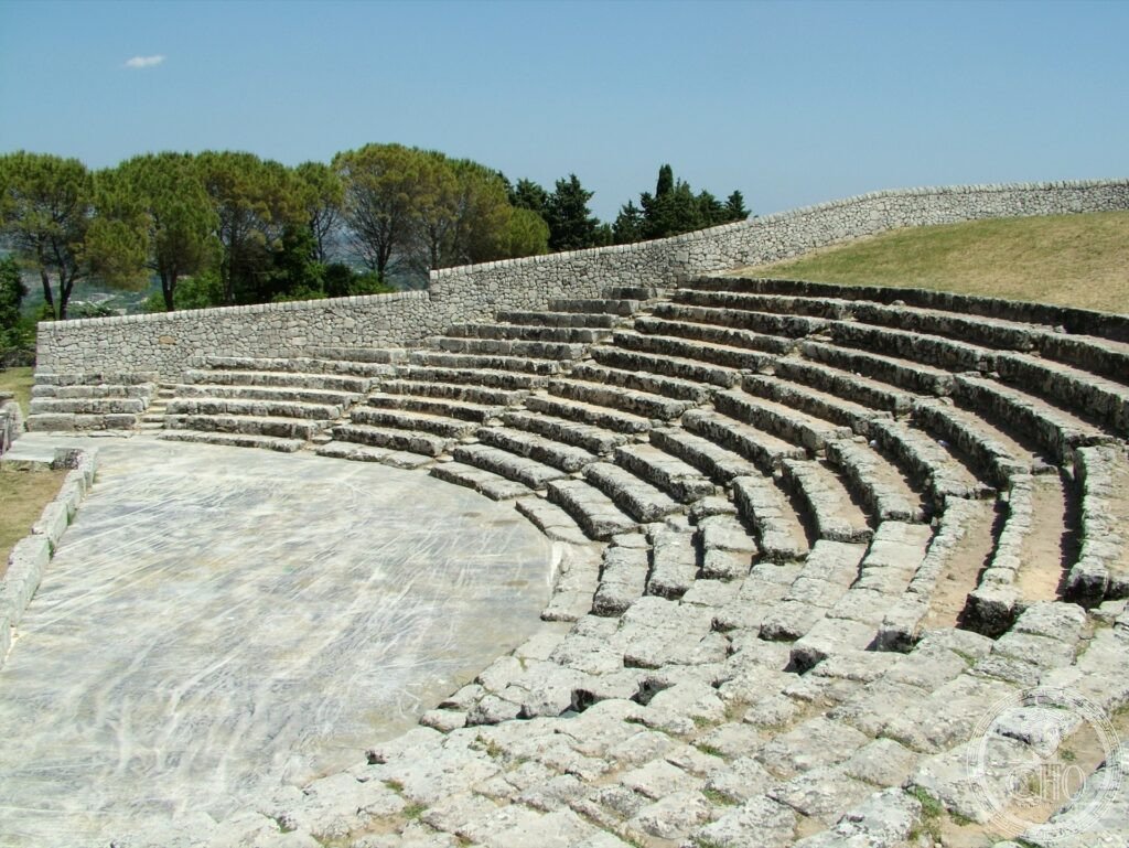 Palazzolo Acreide teatro greco Akrai 241 aC Val di Noto barocco 1693-1750 Sicilia SR UNESCO 2002