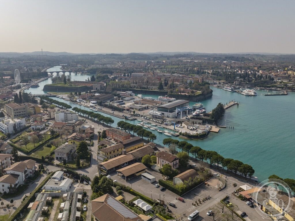 Peschiera del Garda, fortezze veneziane bastionate viste dal lago di Garda, Veneto