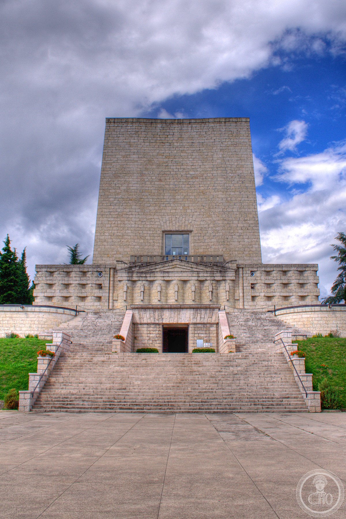Military Memorial of Montello — 32-metre tower at Nervesa della Battaglia with artillery pieces in forecourt
