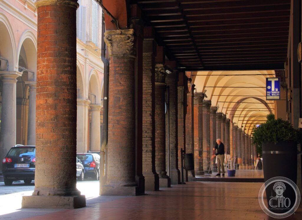 Portici Strada Maggiore Bologna XIII-XIV sec portici medievali perspettiva fuga prospettiva continua portico urbano Emilia-Romagna BO UNESCO 2021