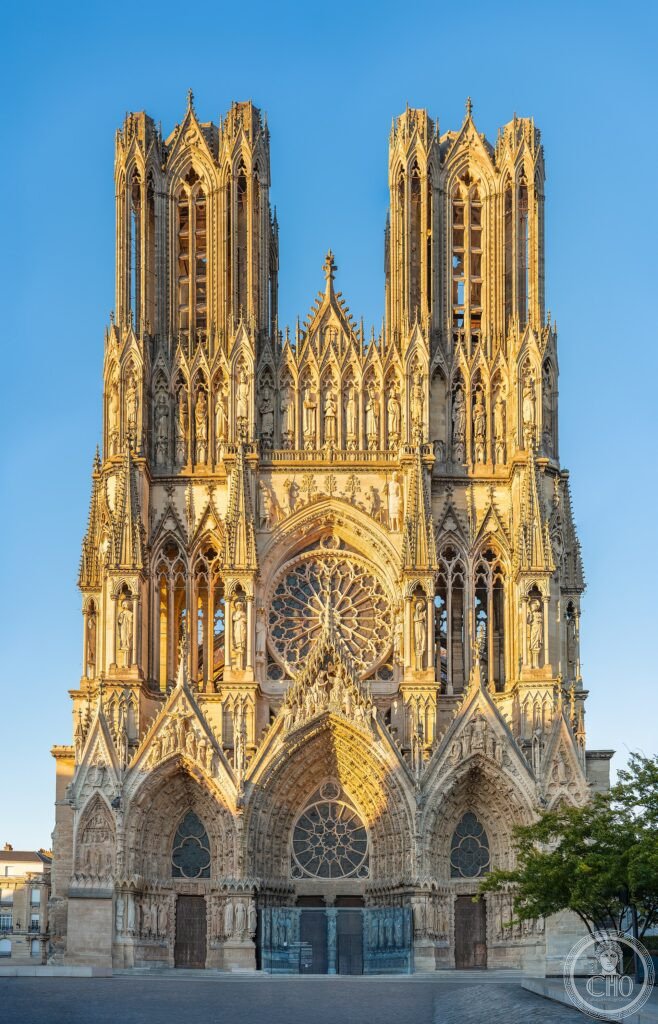 Facciata ovest della cattedrale gotica di Notre-Dame di Reims, luogo dell'incoronazione dei re di Francia, Francia