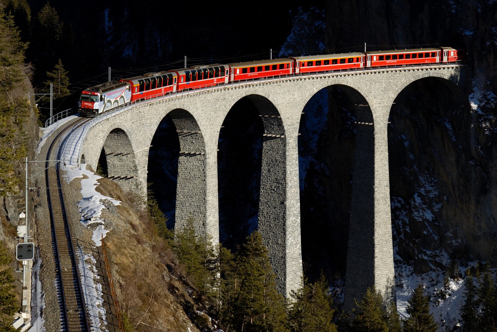 Rhaetian Railway — Albula/Bernina Landscapes