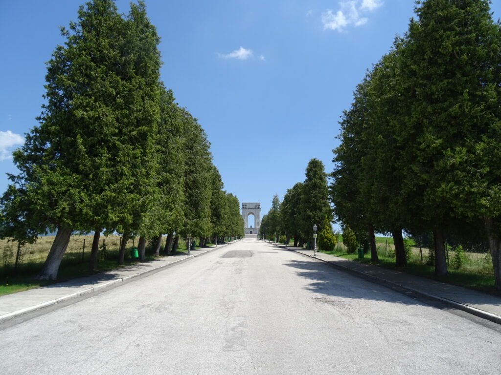 Sacrario Militare di Asiago — Orfeo Rossato (1932–1938)