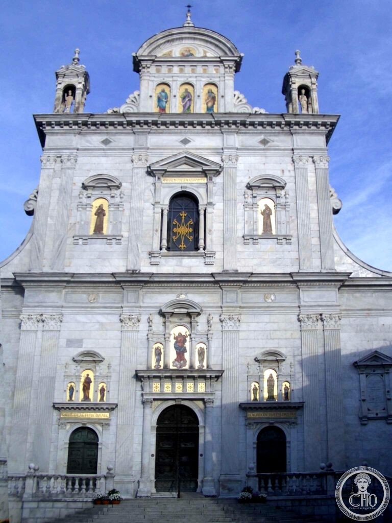 Sacro Monte Varallo 44 cappelle statue grandezza naturale Valsesia Piemonte UNESCO 2003 cappella scalinata