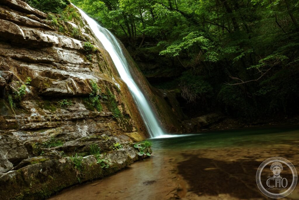 Cascata dell'Acquacheta, salto d'acqua sull'Appennino tosco-romagnolo presso San Benedetto in Alpe, Forlì-Cesena