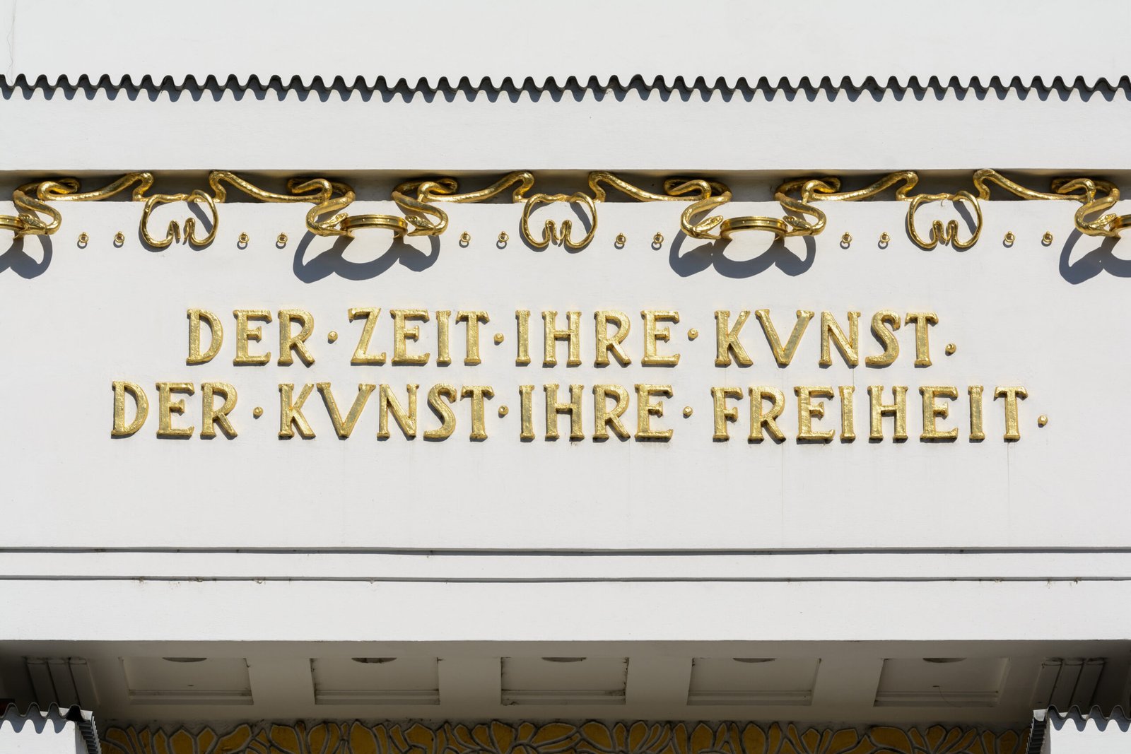 Inscription Der Zeit ihre Kunst, der Kunst ihre Freiheit above the Secession entrance