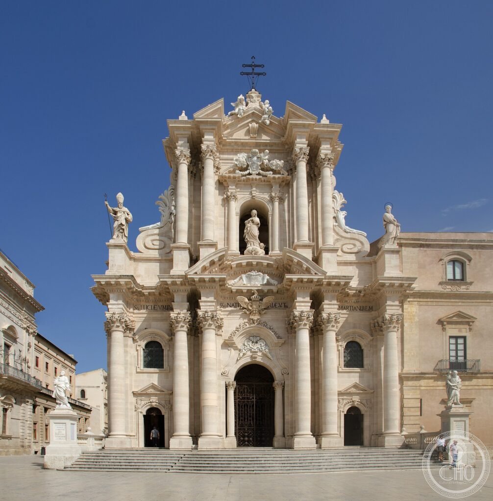 Siracusa Ortigia Duomo Cattedrale colonne greche tempio Atena 480 aC Sicilia UNESCO 2005