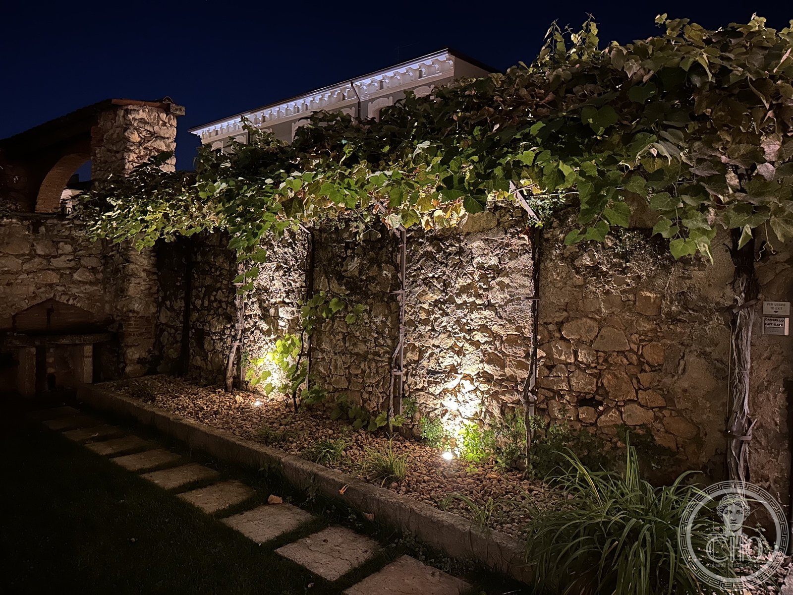Soave &mdash; mura medievali di notte