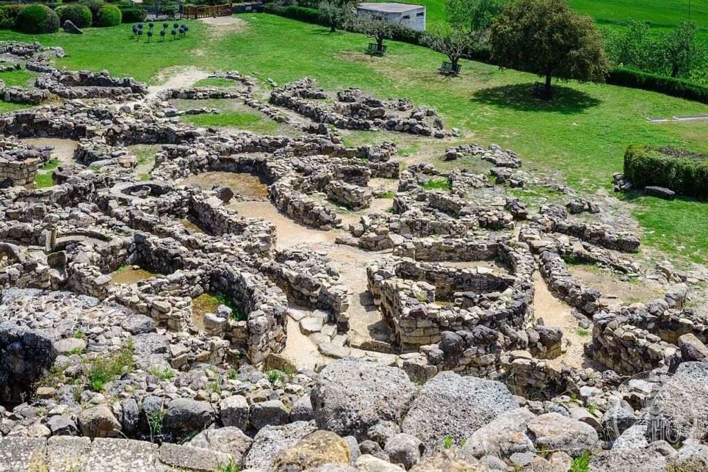 Su Nuraxi Barumini nuraghe torri basalto 1500 aC fortezza villaggio Sardegna UNESCO 1997