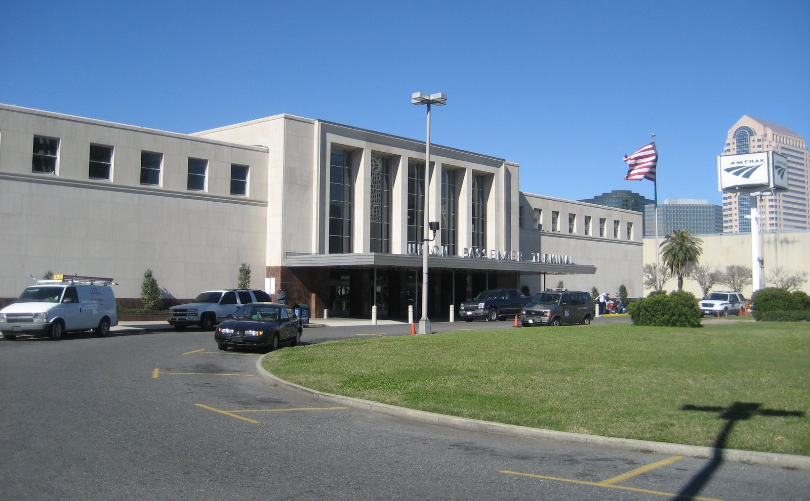 New Orleans Union Passenger Terminal — Mid-Century Modernist facade on Loyola Avenue, with curved canopy and aluminium cladding
