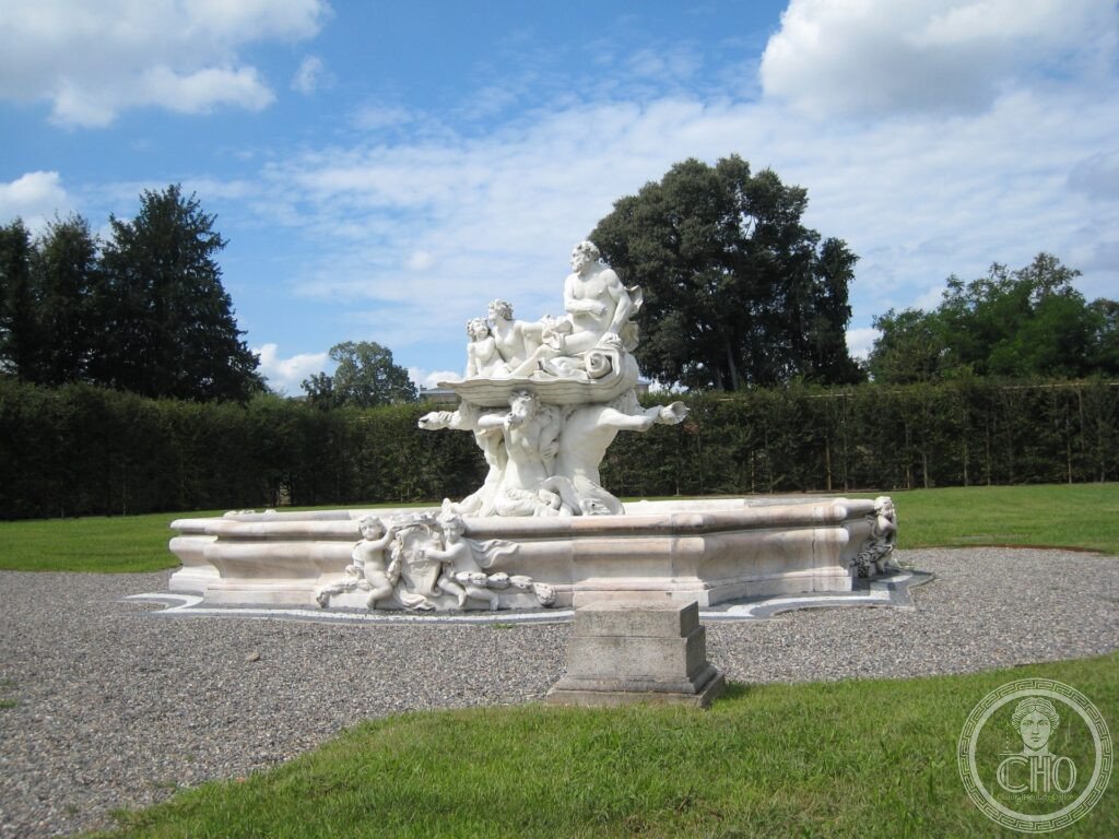 Villa Litta Lainate Milano facciata barocca ninfeo acque giardino storico FAI