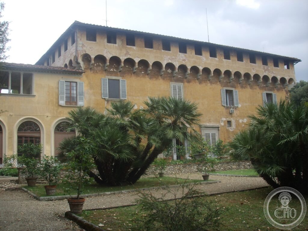 Villa Medicea di Careggi, Firenze, facciata trecentesca con loggiato michelozziano e giardino del Rinascimento fiorentino