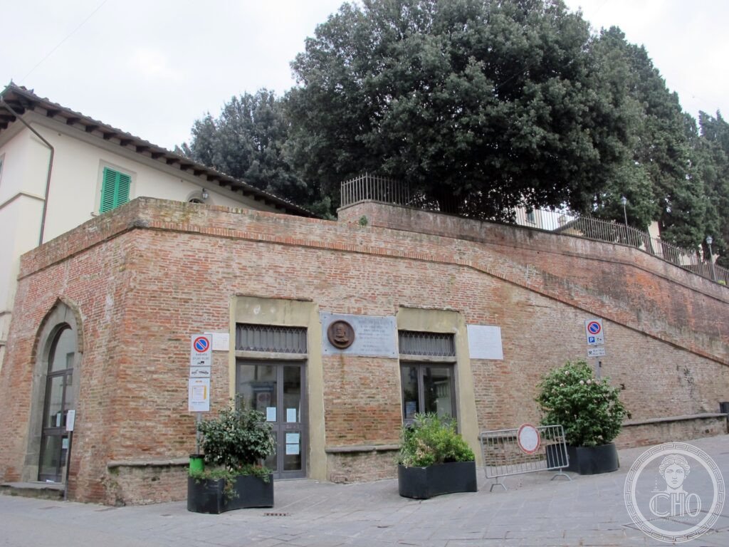Villa Medicea di Cerreto Guidi, rampe di accesso seicentesche che salgono alla loggia, Cerreto Guidi