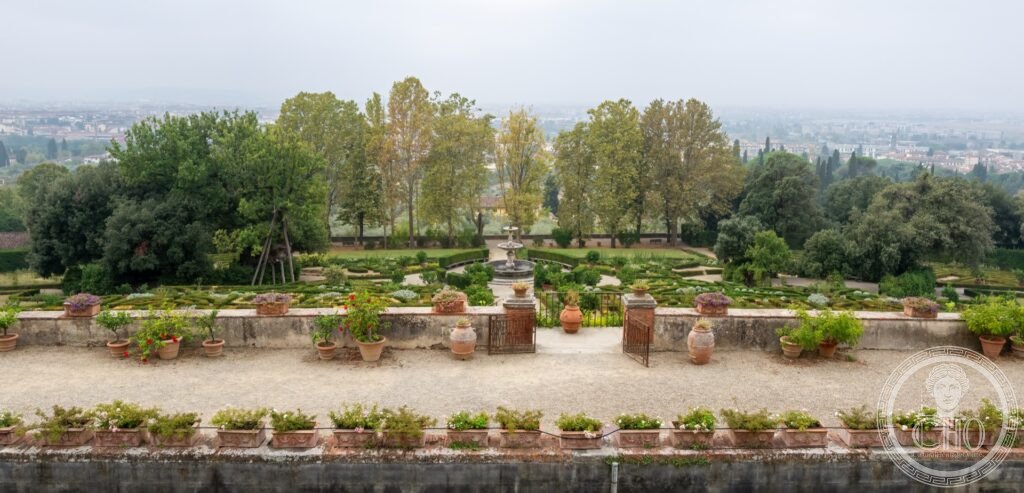 Villa Medicea La Petraia, Firenze, giardino terrazzato panoramico con fontana del Giambologna e vista sulla città