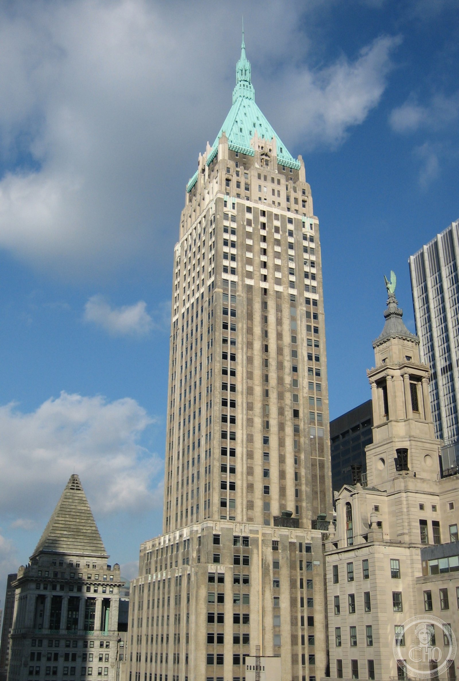 40 Wall Street tower rising above Lower Manhattan, blue-green copper crown