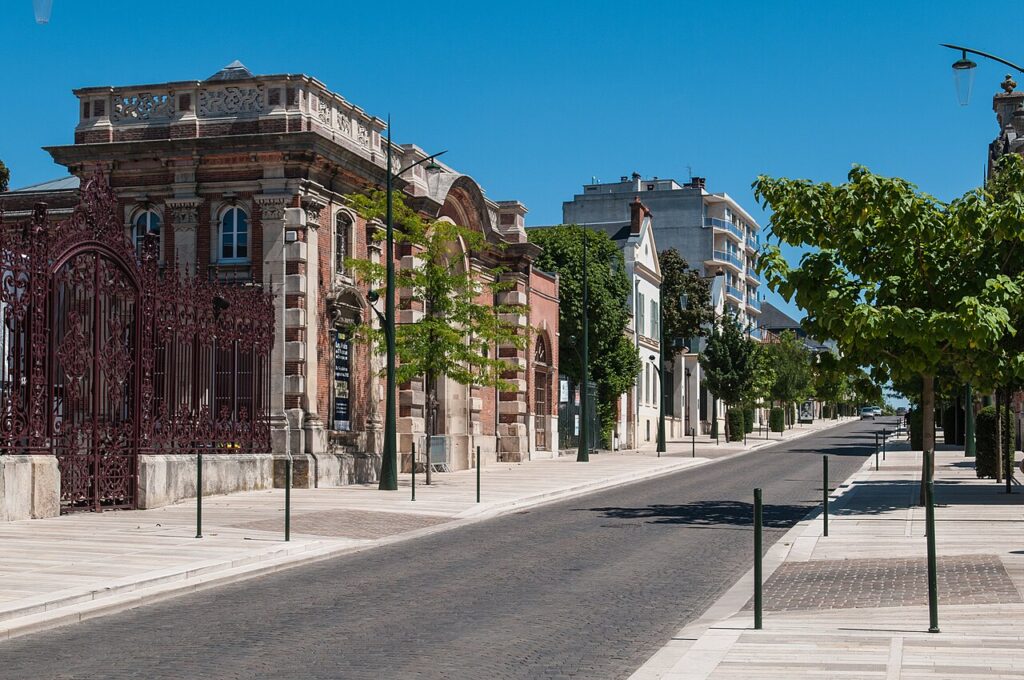 Champagne Hillsides, Houses and Cellars – UNESCO Landscape, Épernay