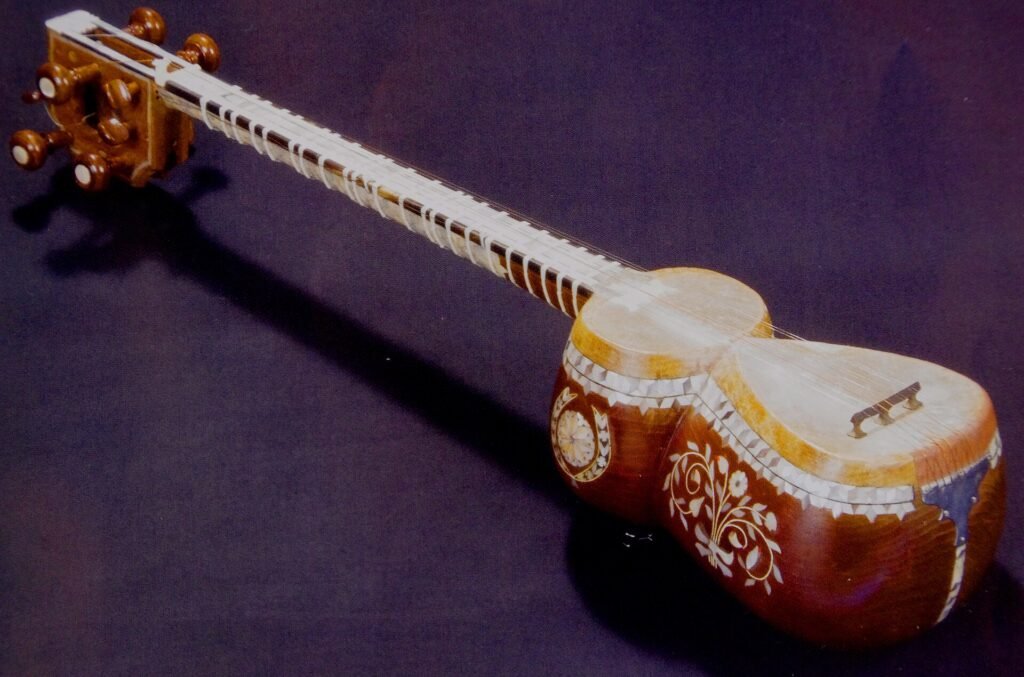 Azerbaijani tar craftsmanship — Baku
