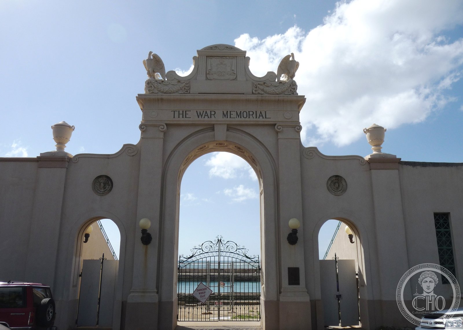 Waikiki Natatorium War Memorial Beaux-Arts entrance gates colonnade Kalakaua Avenue Honolulu Hawaii 1927