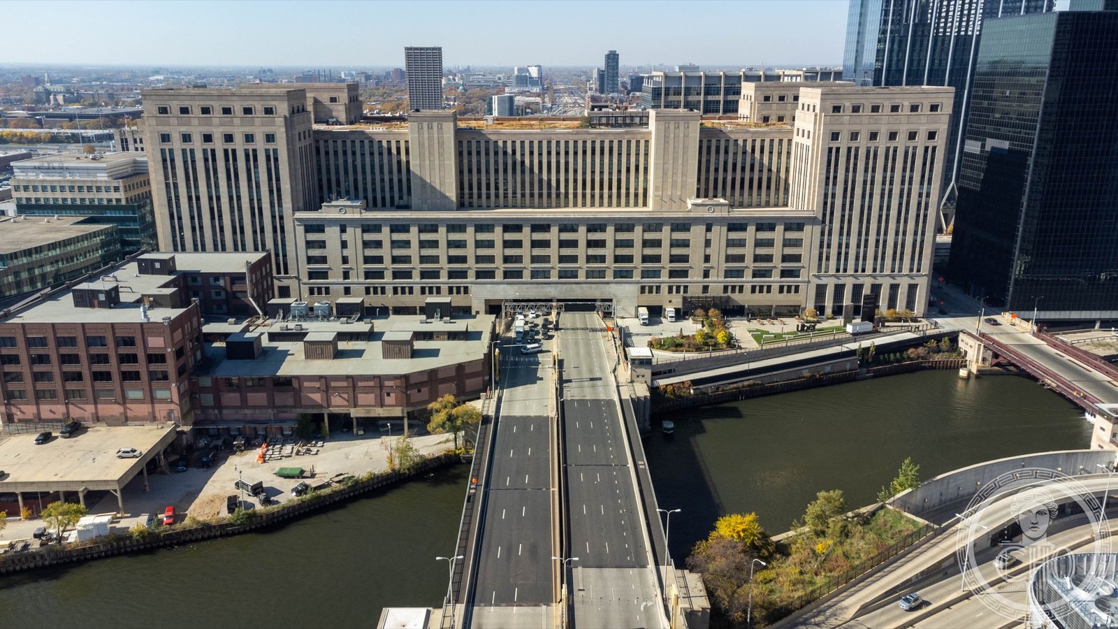 Chicago Main Post Office 1932 Art Deco Graham Anderson Probst White 433 West Van Buren Street West Loop Illinois massive facade