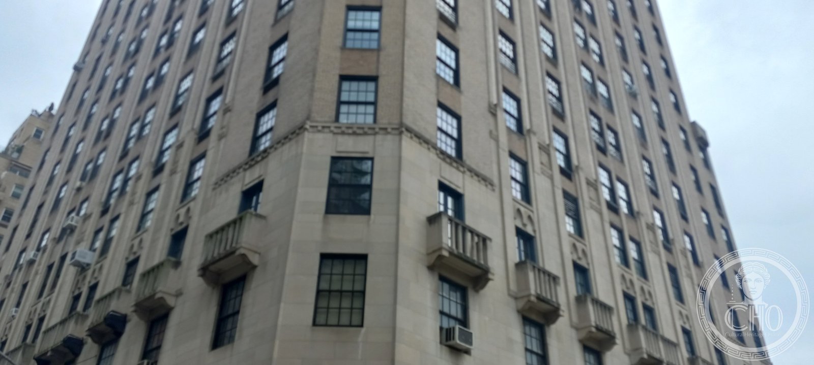 One Fifth Avenue 1927 New York City Greenwich Village Art Deco residential tower Fifth Avenue 8th Street Washington Square Park