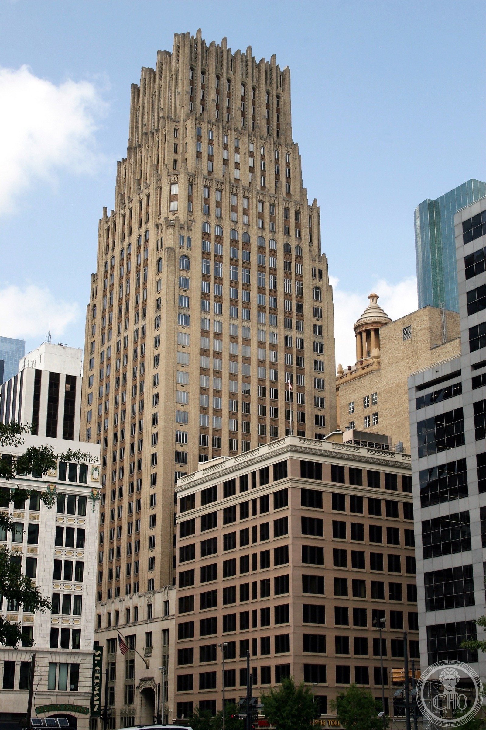 The Gulf Building's Art Deco tower rising above downtown Houston, its crowned summit visible across the city skyline