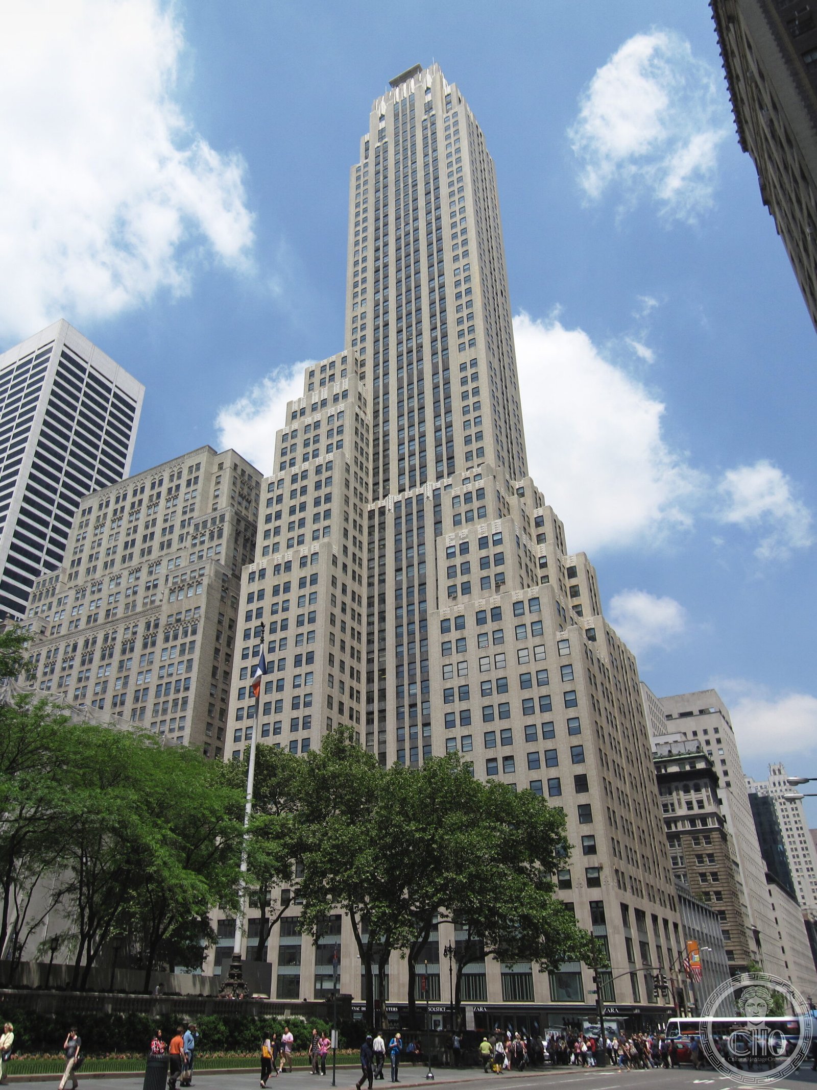 500 Fifth Avenue Art Deco skyscraper, corner of 42nd Street and Fifth Avenue, New York City
