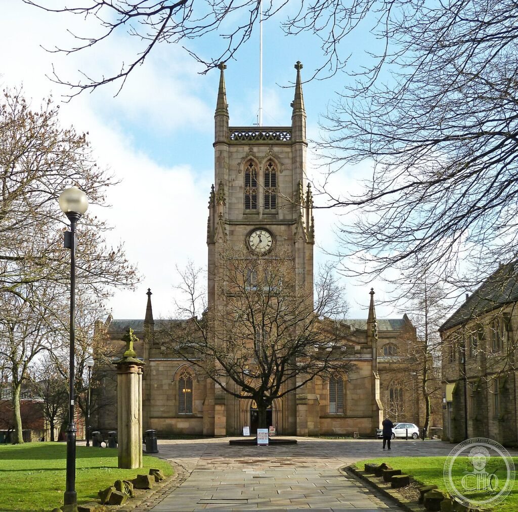 Vista della facciata occidentale in stile gotico vittoriano della Cattedrale di Blackburn, Lancashire