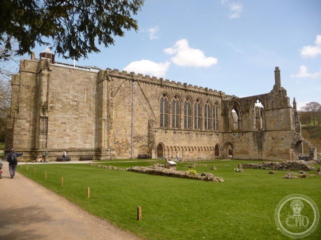Rovine in pietra del priorato agostiniano di Bolton vicino al fiume Wharfe