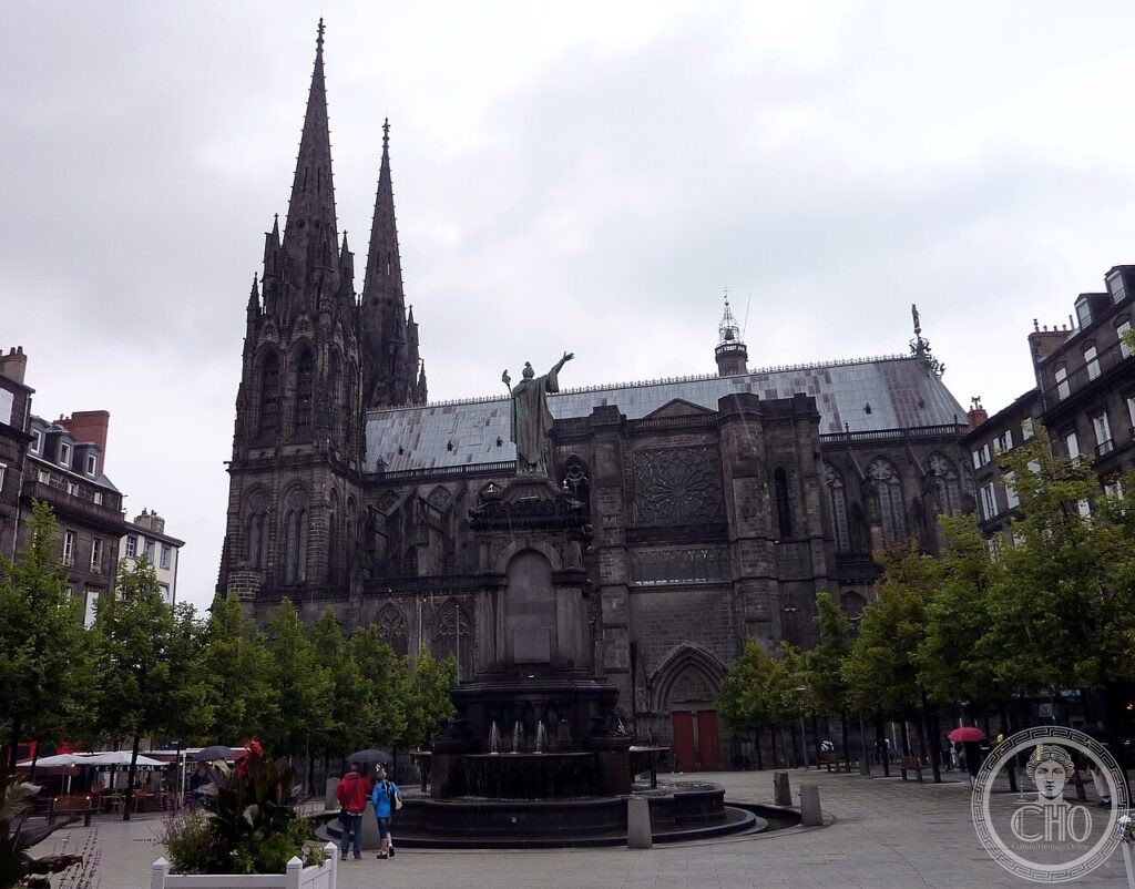 Clermont-Ferrand Cathedral (Cathédrale Notre-Dame-de-l'Assomption), Auvergne, France, built entirely of black Volvic lava stone from 1248, restored by Viollet-le-Duc, nicknamed the Coalmen's Cathedral