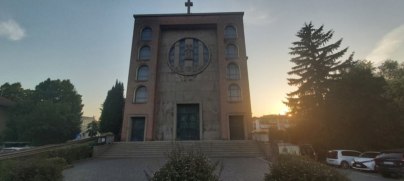 Chiesa della Sacra Famiglia — Padua, San Giuseppe Quarter (1936–1940) — The facade seen frontally, the circular Holy Family relief centred in the gable.