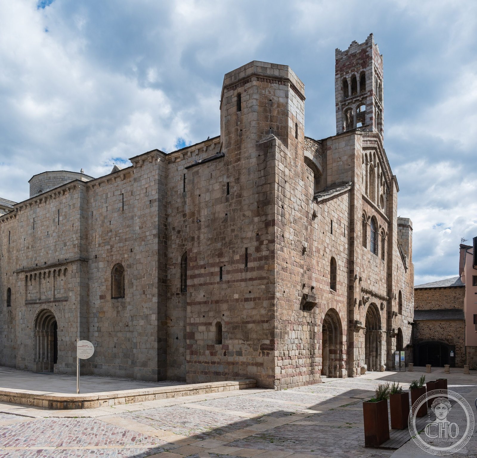La Seu d'Urgell Cathedral — view La Seu d'Urgell Cathedral — view