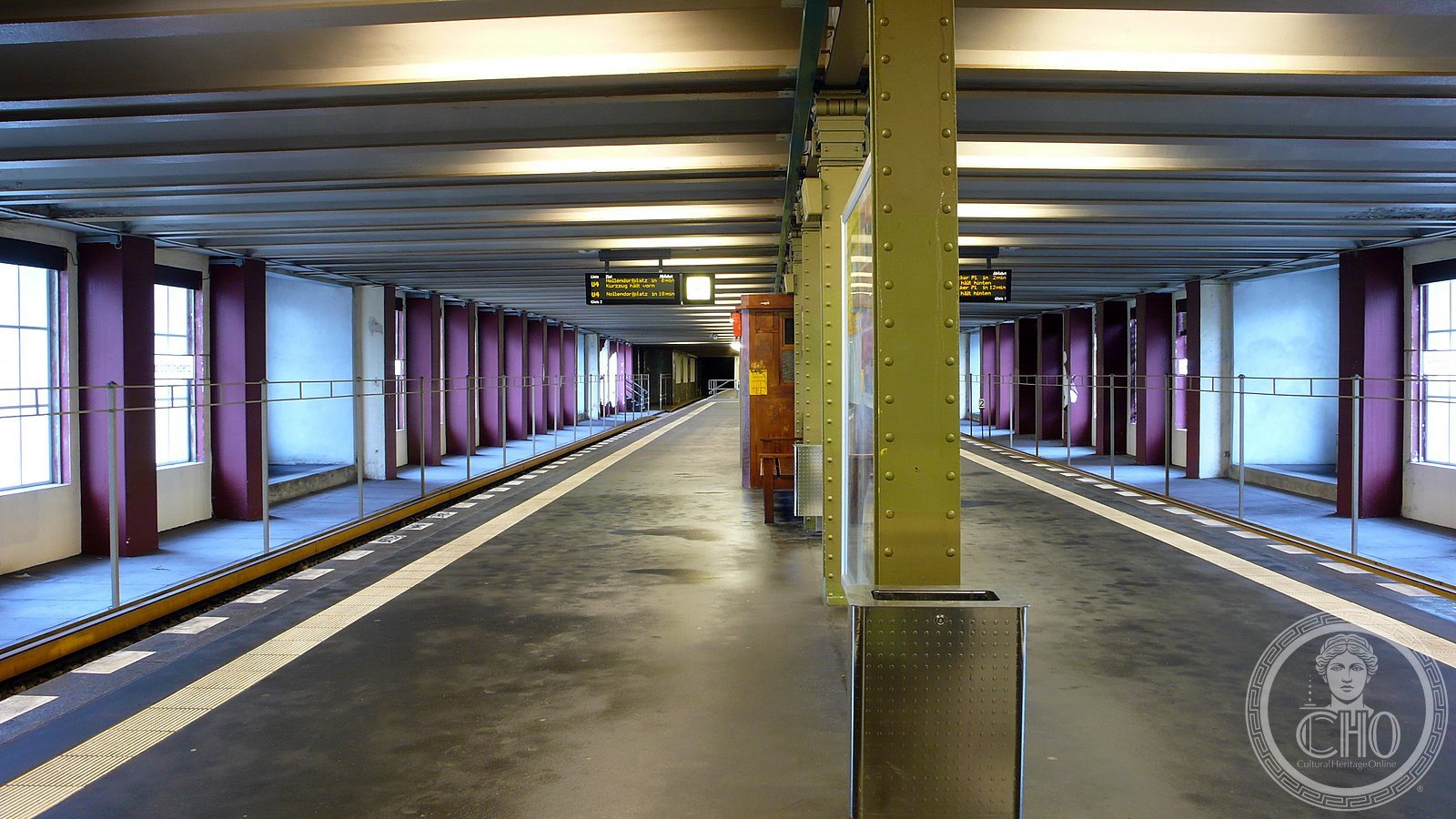 Rathaus Schöneberg (Berlin U-Bahn) — view Rathaus Schöneberg (Berlin U-Bahn) — view