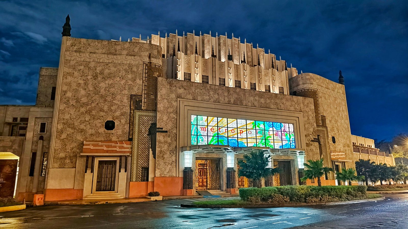 Manila Metropolitan Theater — view Manila Metropolitan Theater — view