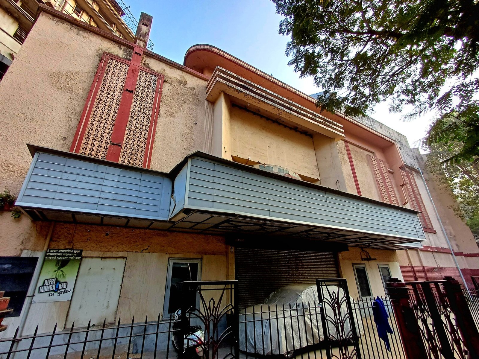 New Empire Cinema (Mumbai) — view New Empire Cinema (Mumbai) — view