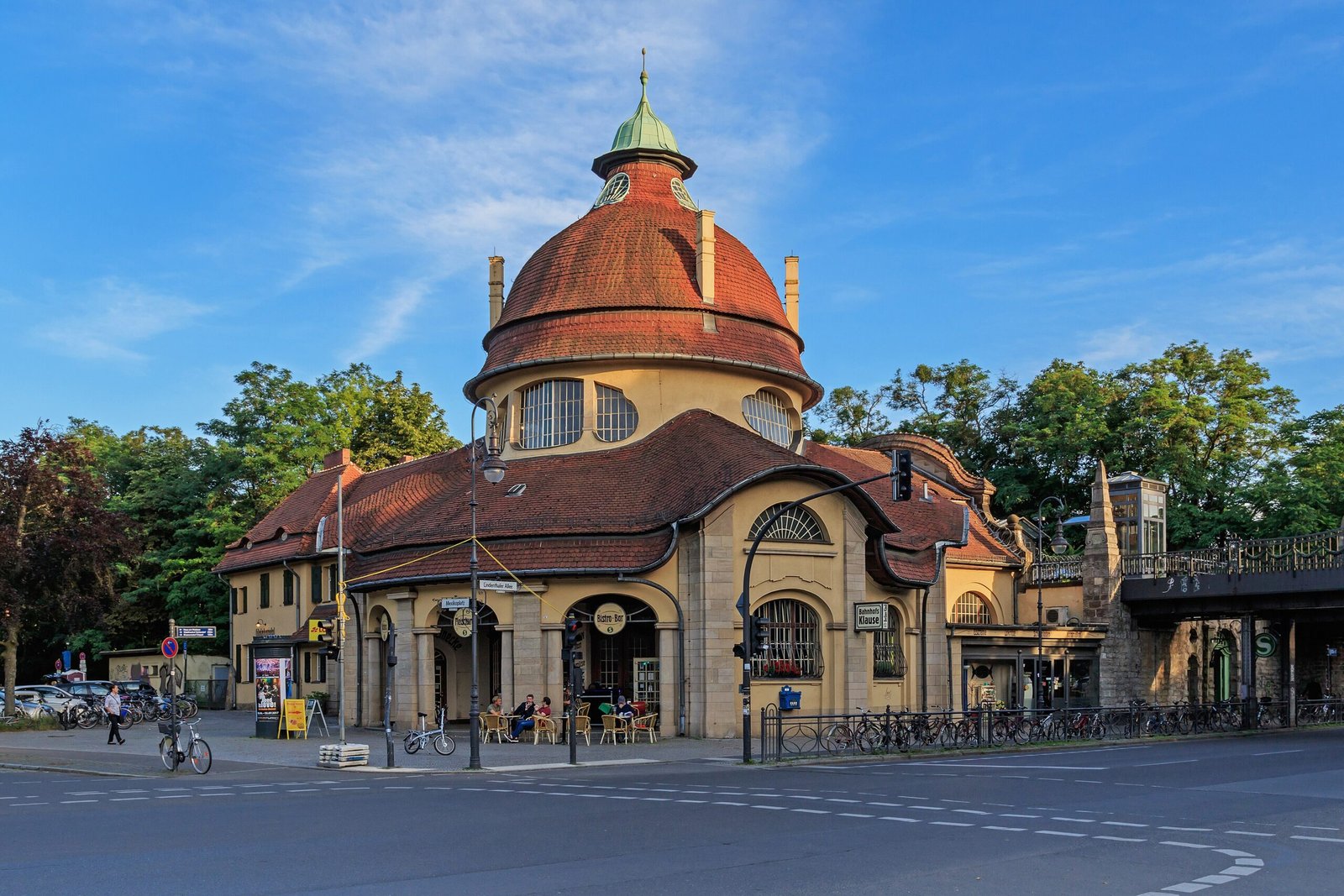 Berlin Mexikoplatz station — view Berlin Mexikoplatz station — view
