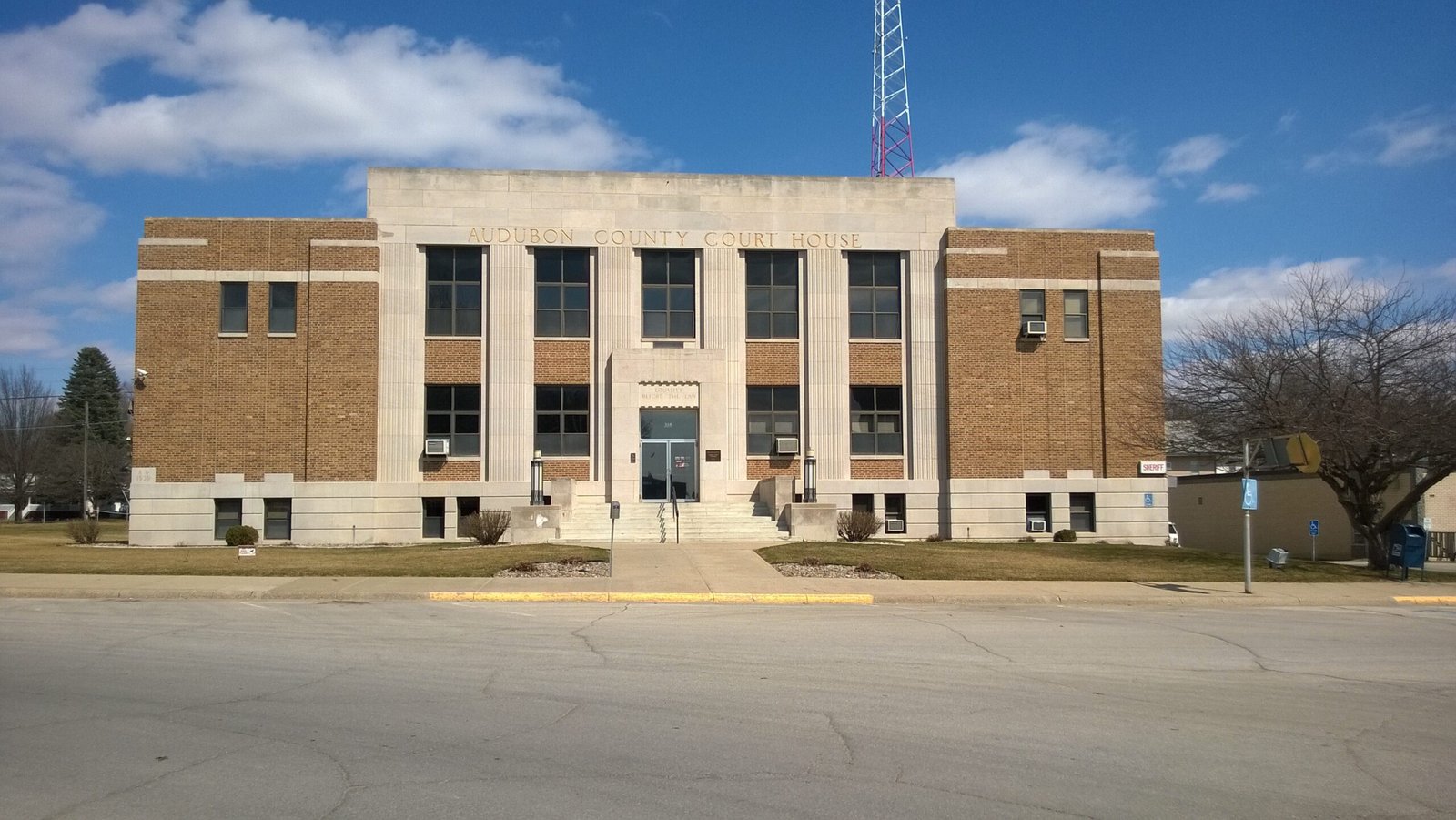 Audubon County Court House — view Audubon County Court House — view